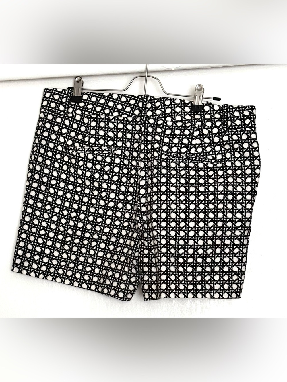 Ann Taylor Geometric City Shorts Size 10 - Picture 2 of 4